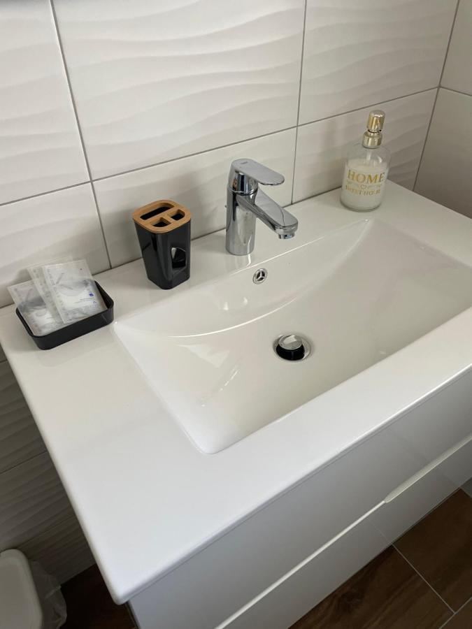 Dolcecasaleogiu Con Parcheggio Coperto Gratuito Apartment Vitinia ภายนอก รูปภาพ